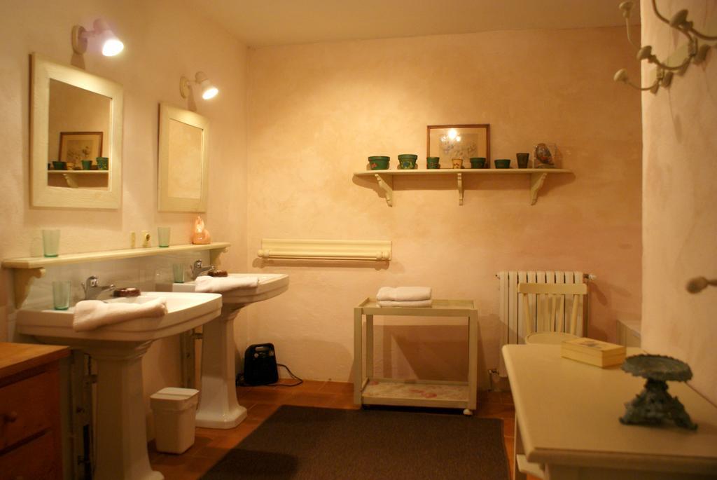 Chateau De Grenier Bed & Breakfast Saint-Leger  Ruang foto
