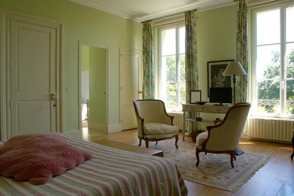 Chateau De Grenier Bed & Breakfast Saint-Leger  Ruang foto