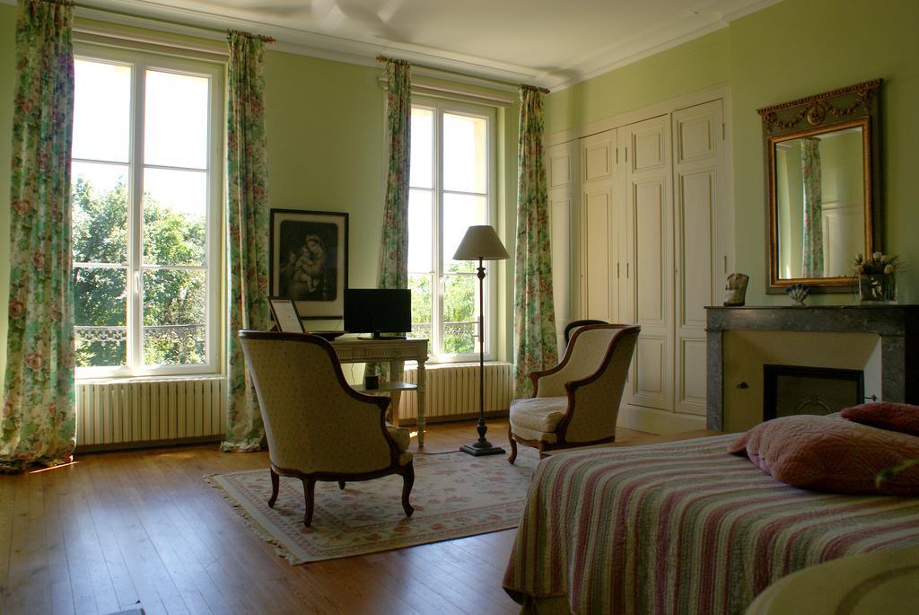 Chateau De Grenier Bed & Breakfast Saint-Leger  Ruang foto