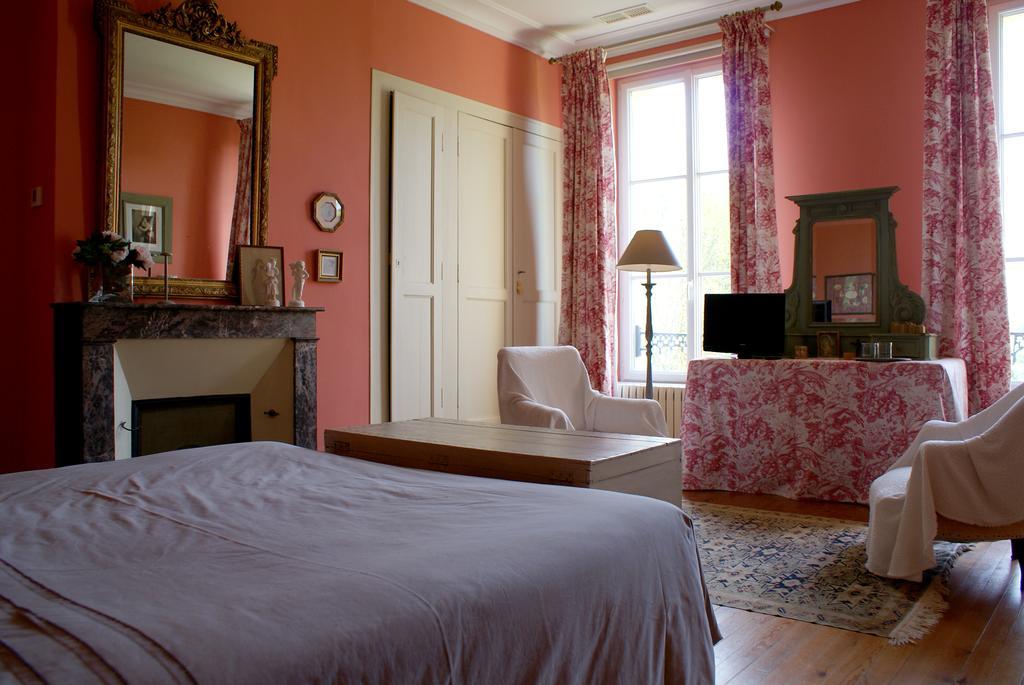 Chateau De Grenier Bed & Breakfast Saint-Leger  Bagian luar foto