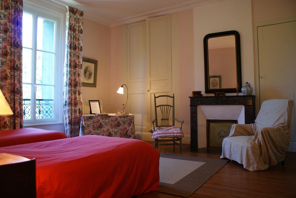 Chateau De Grenier Bed & Breakfast Saint-Leger  Bagian luar foto