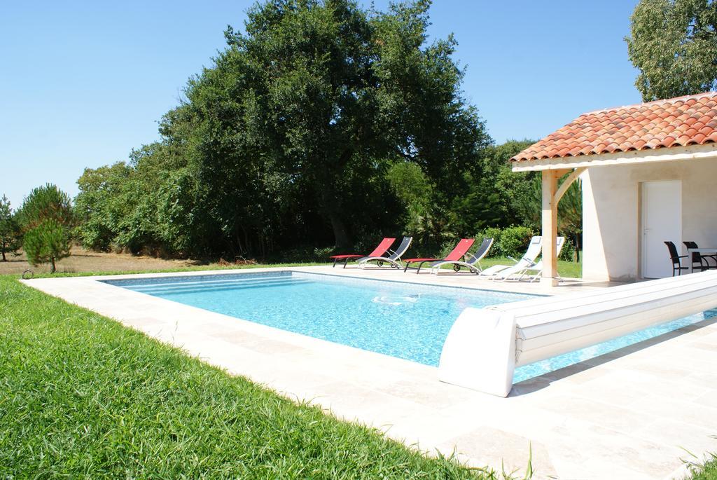 Chateau De Grenier Bed & Breakfast Saint-Leger  Bagian luar foto