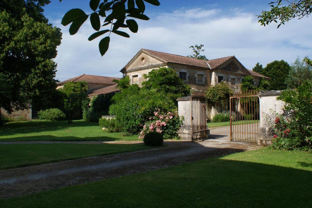 Chateau De Grenier Bed & Breakfast Saint-Leger  Bagian luar foto