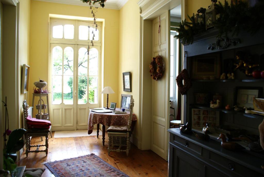 Chateau De Grenier Bed & Breakfast Saint-Leger  Bagian luar foto